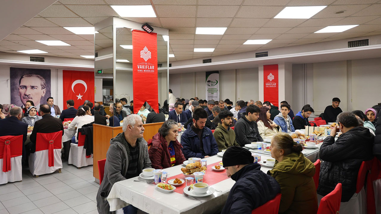 Öğretmen Evinde iftar yemeği